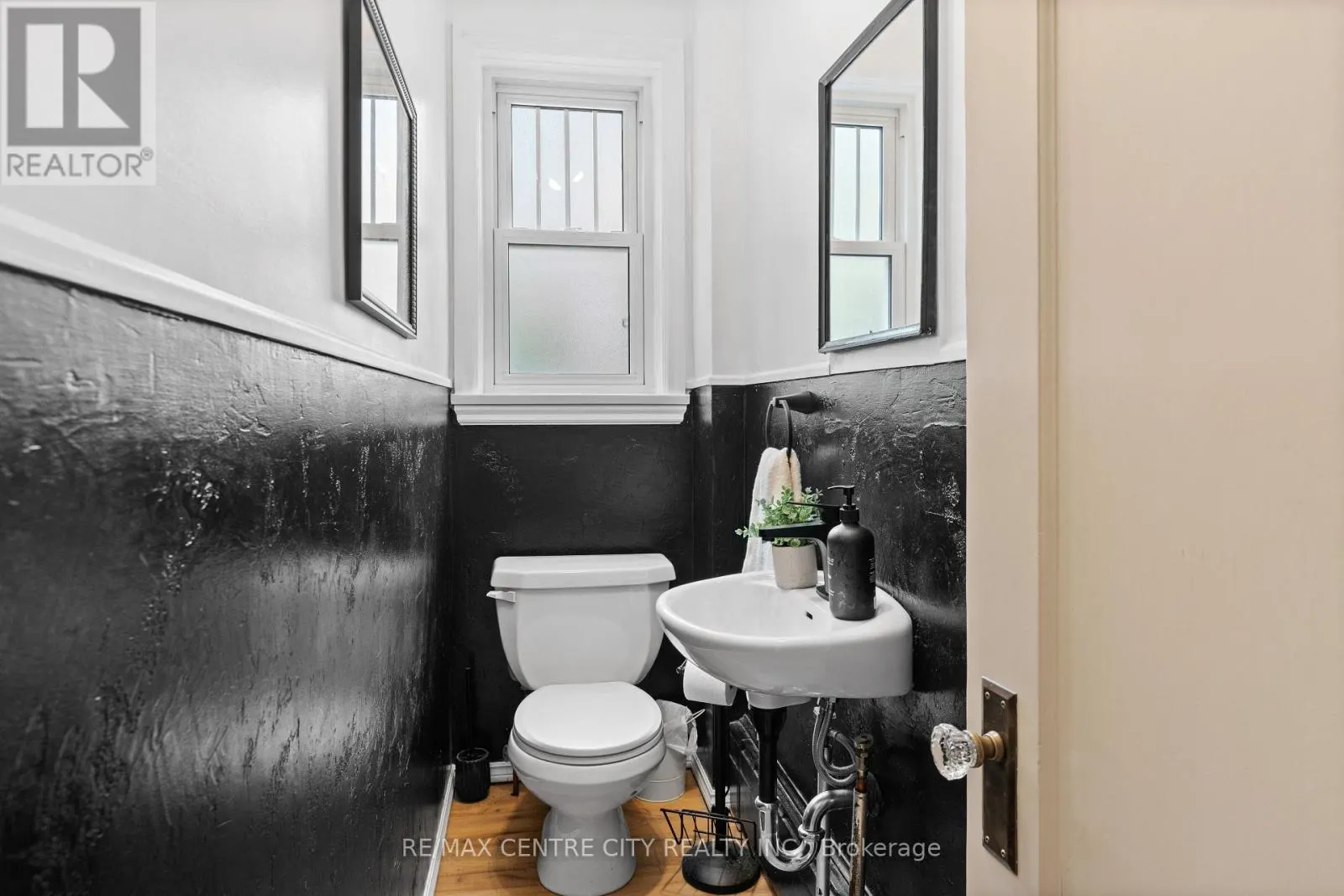 182 JOHN STREET S
