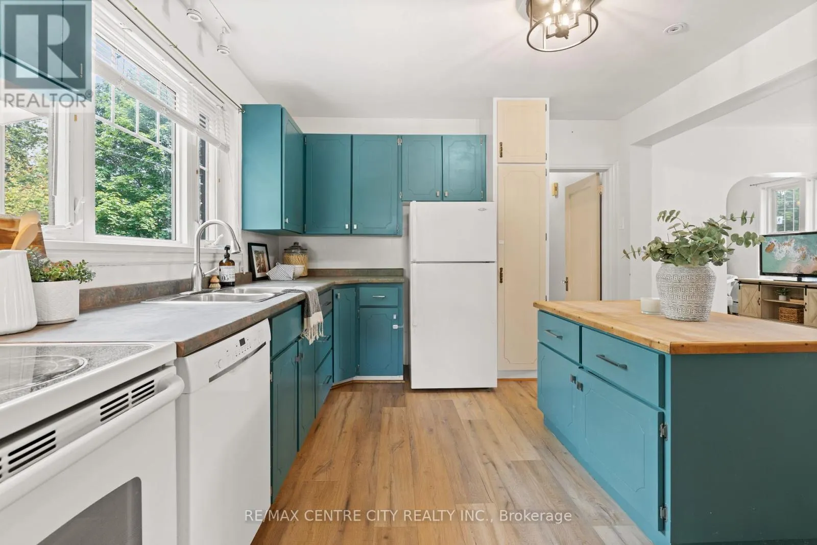 182 JOHN STREET S