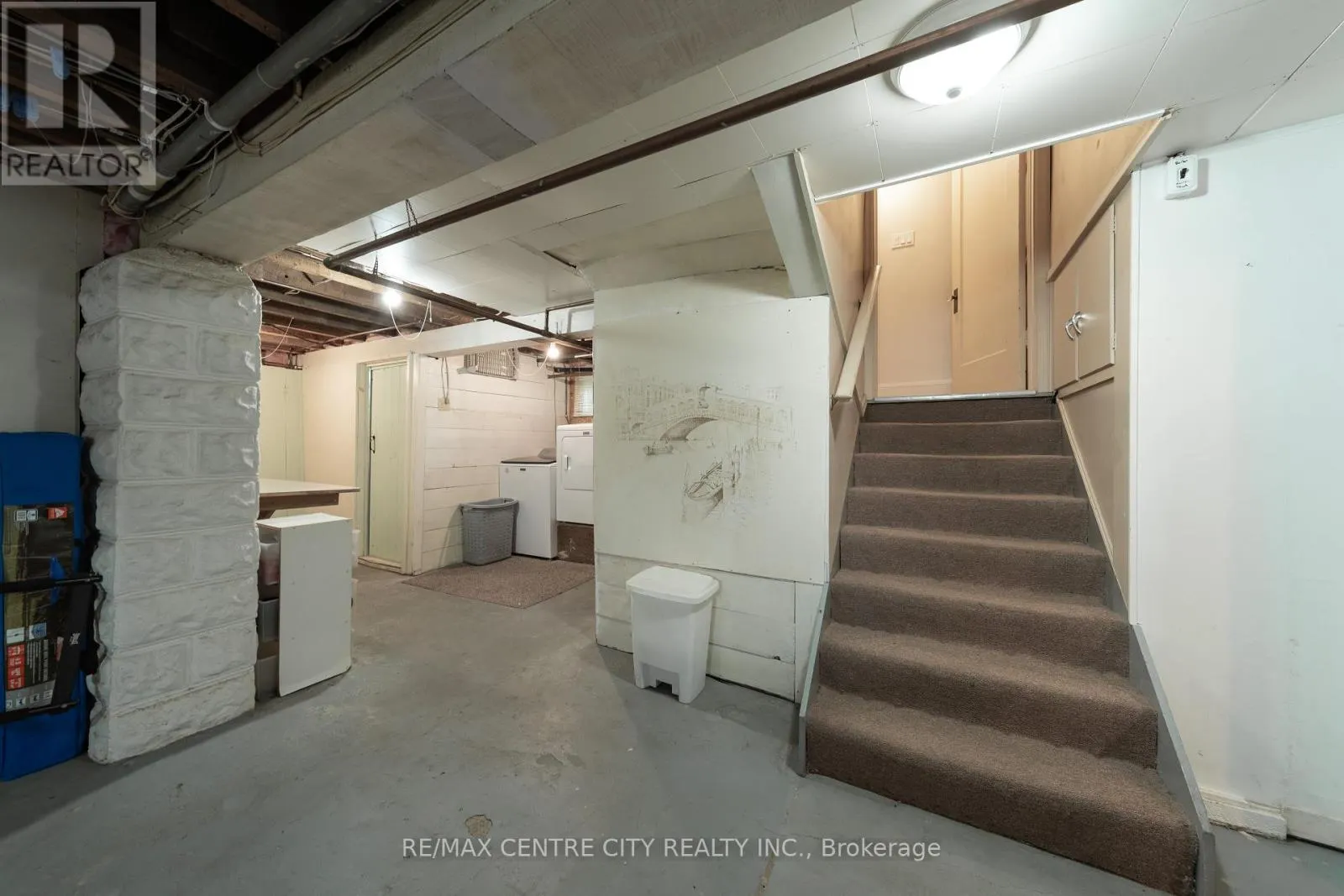 182 JOHN STREET S