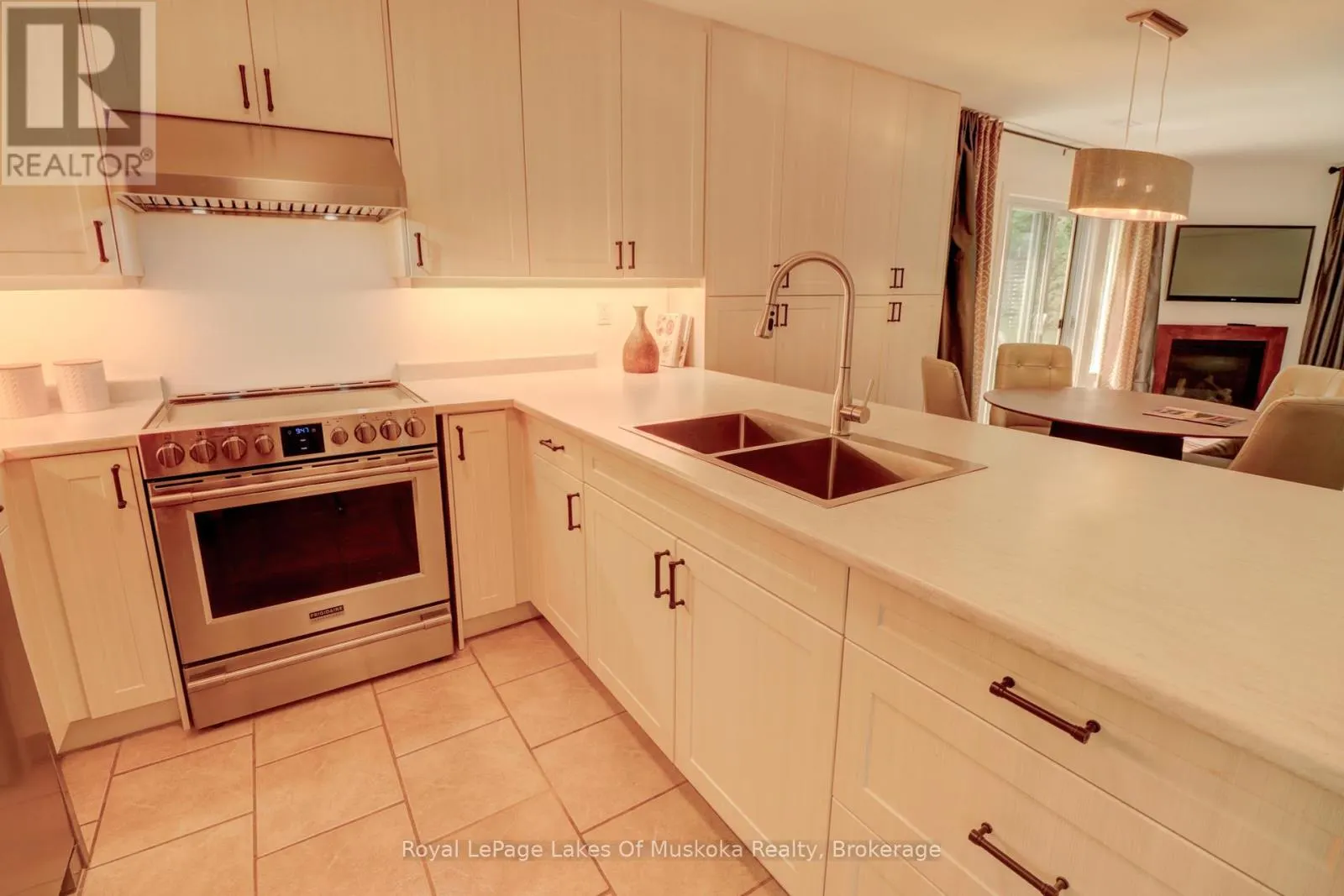 8 - 1561 HIDDEN VALLEY ROAD, #8