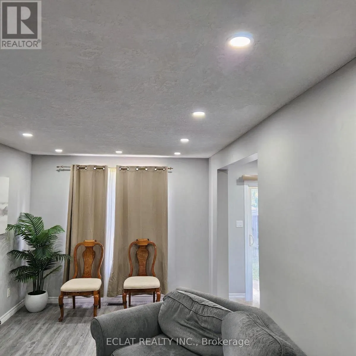 776 PARIS BOULEVARD