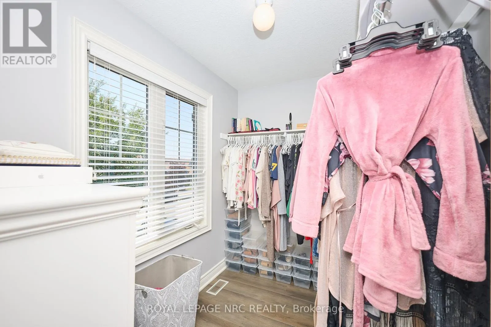 118 ROSELAWN CRESCENT