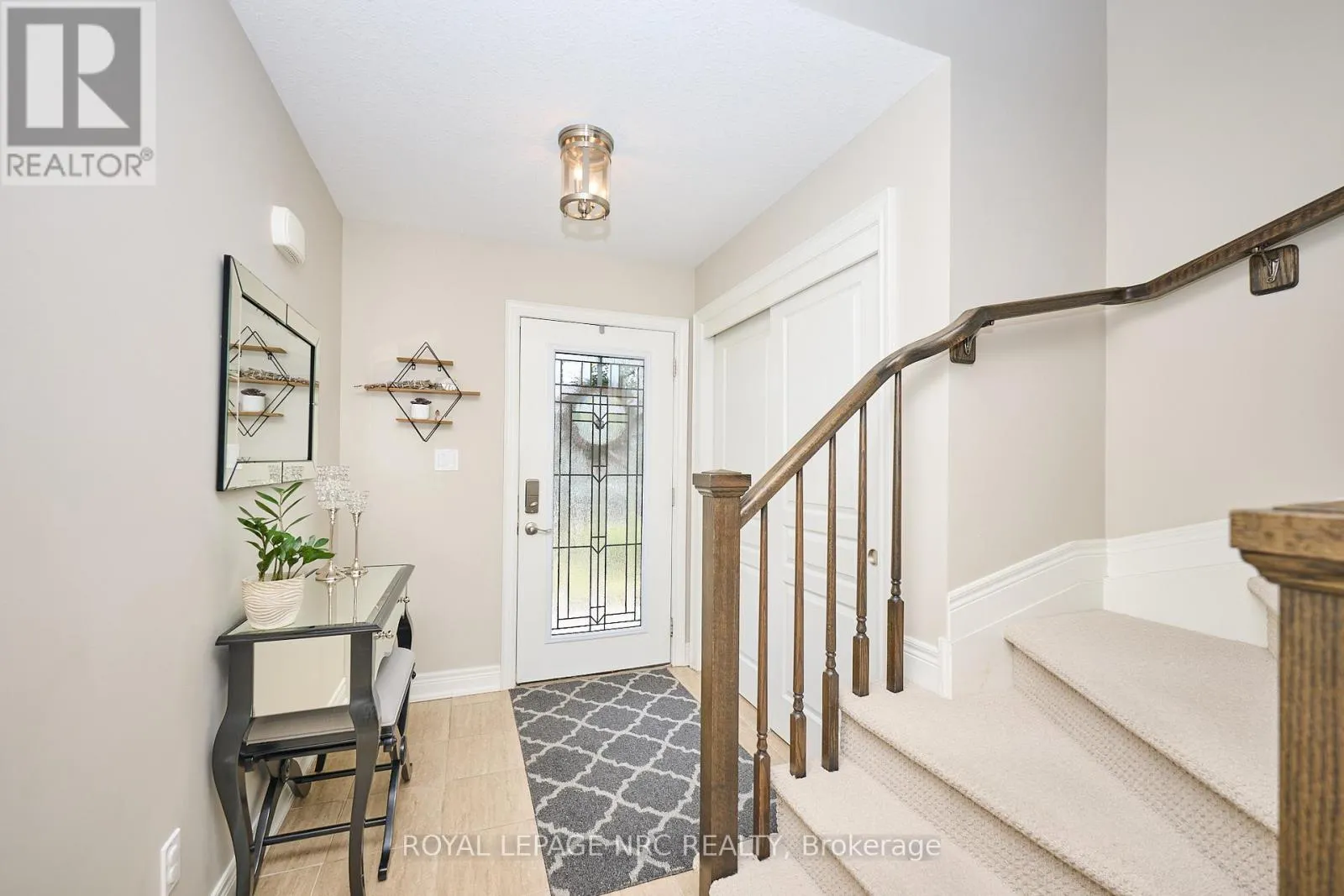 118 ROSELAWN CRESCENT