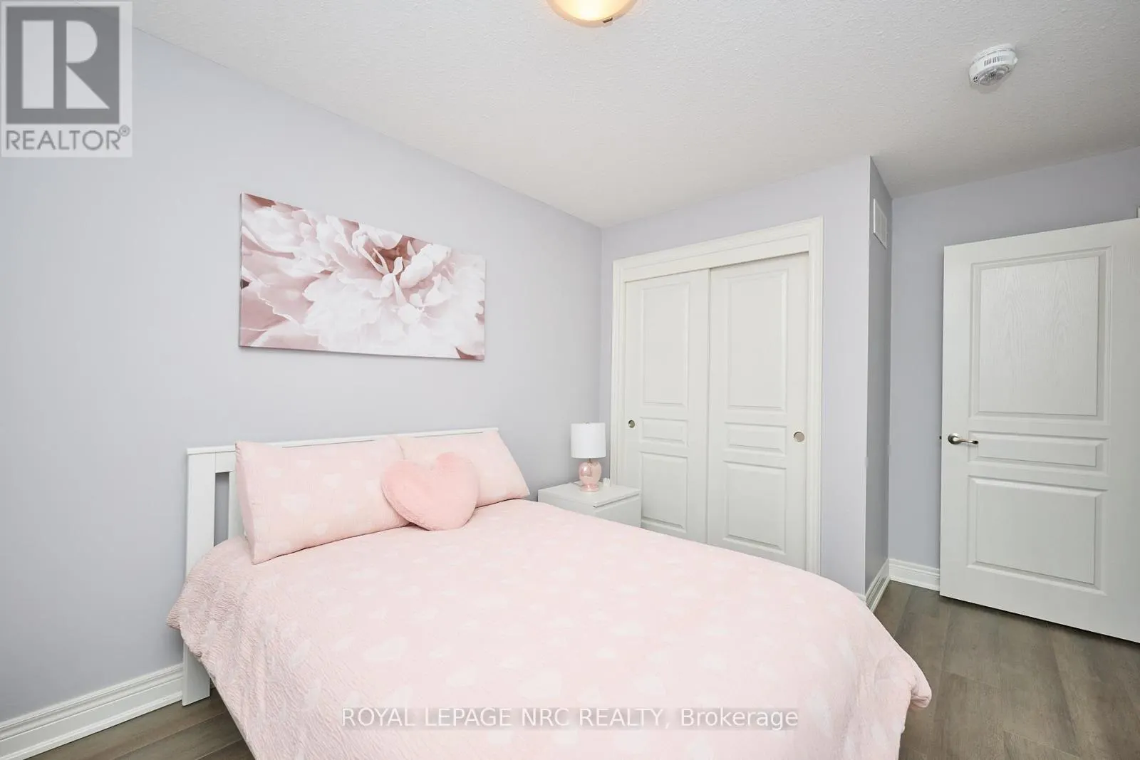 118 ROSELAWN CRESCENT