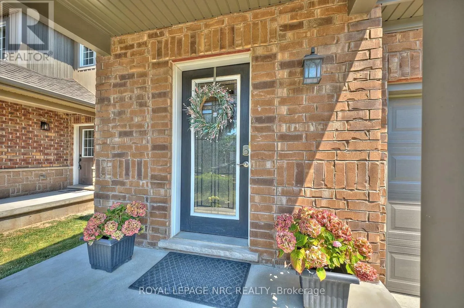 118 ROSELAWN CRESCENT