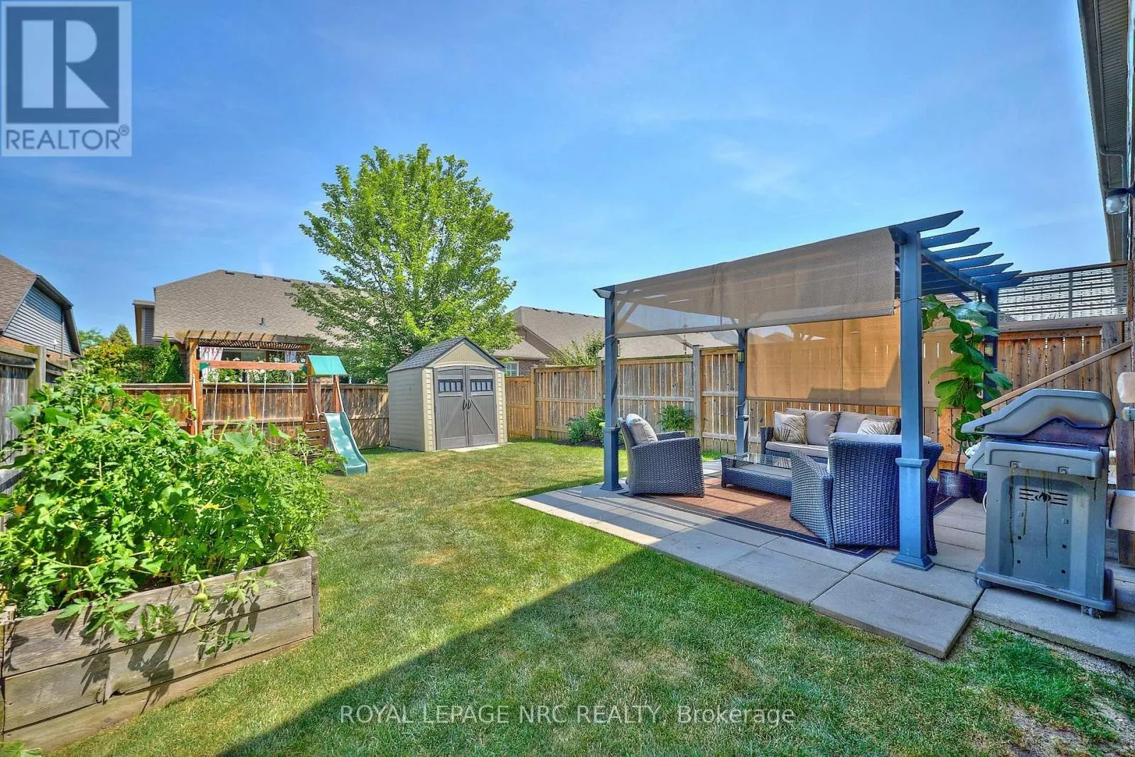 118 ROSELAWN CRESCENT
