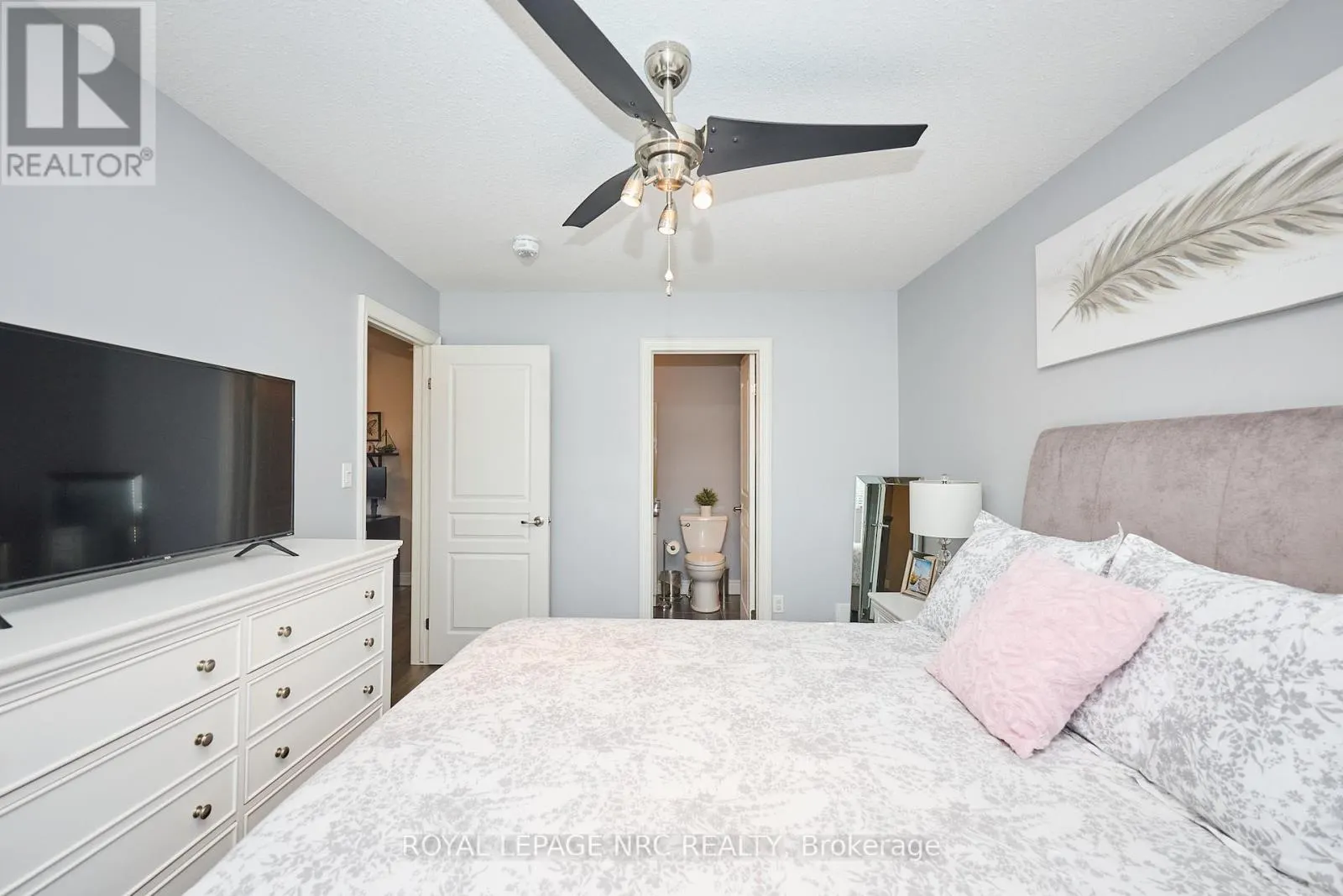 118 ROSELAWN CRESCENT