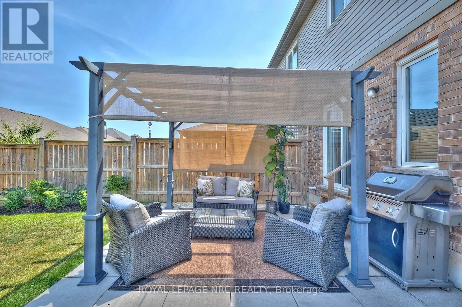 118 ROSELAWN CRESCENT