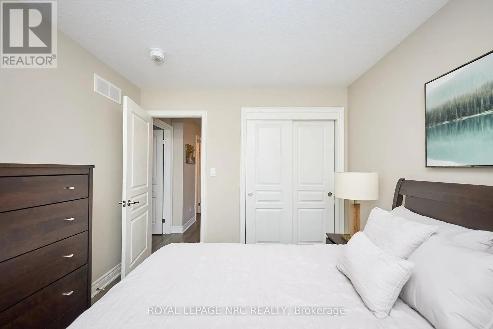 118 ROSELAWN CRESCENT