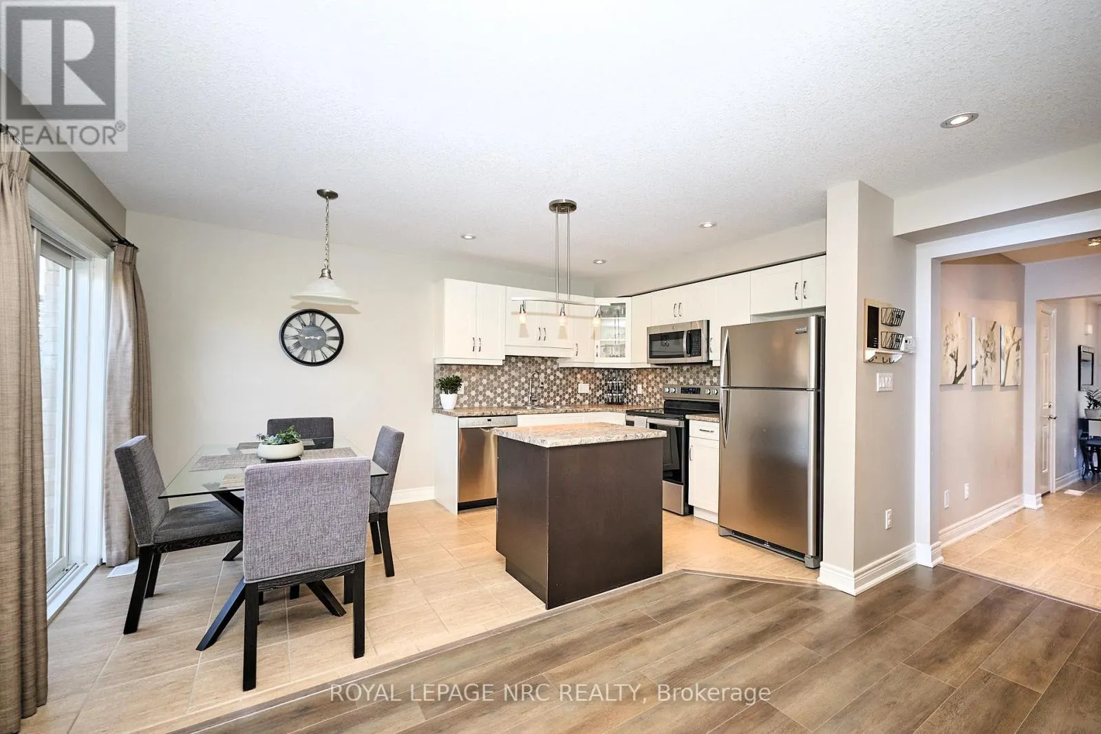 118 ROSELAWN CRESCENT