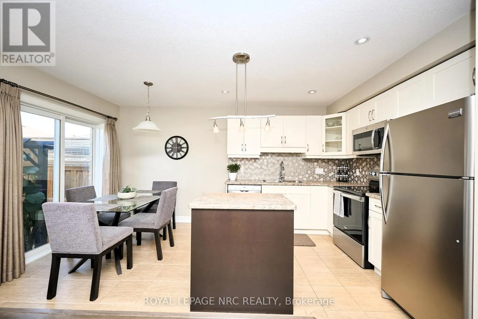 118 ROSELAWN CRESCENT