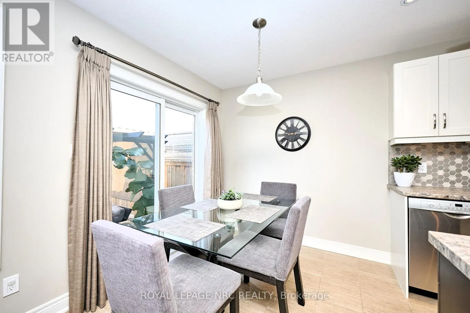 118 ROSELAWN CRESCENT