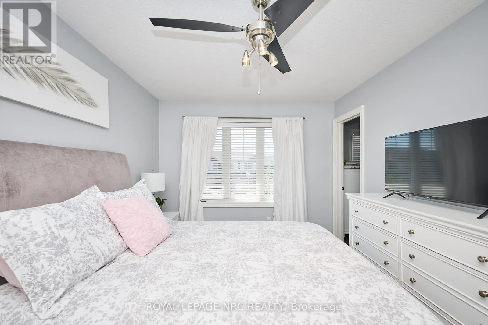 118 ROSELAWN CRESCENT