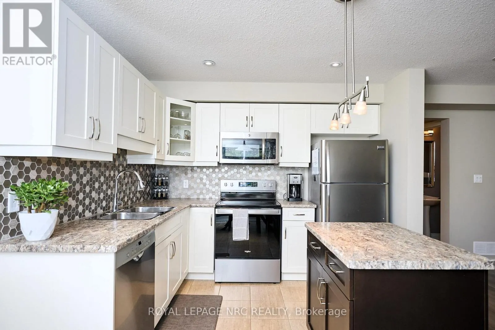 118 ROSELAWN CRESCENT