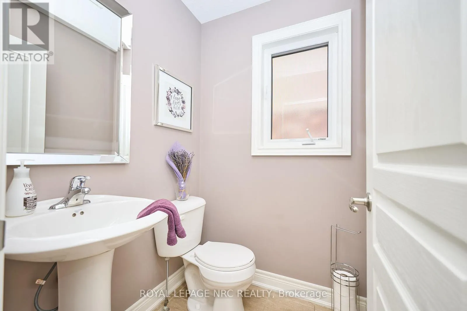 118 ROSELAWN CRESCENT