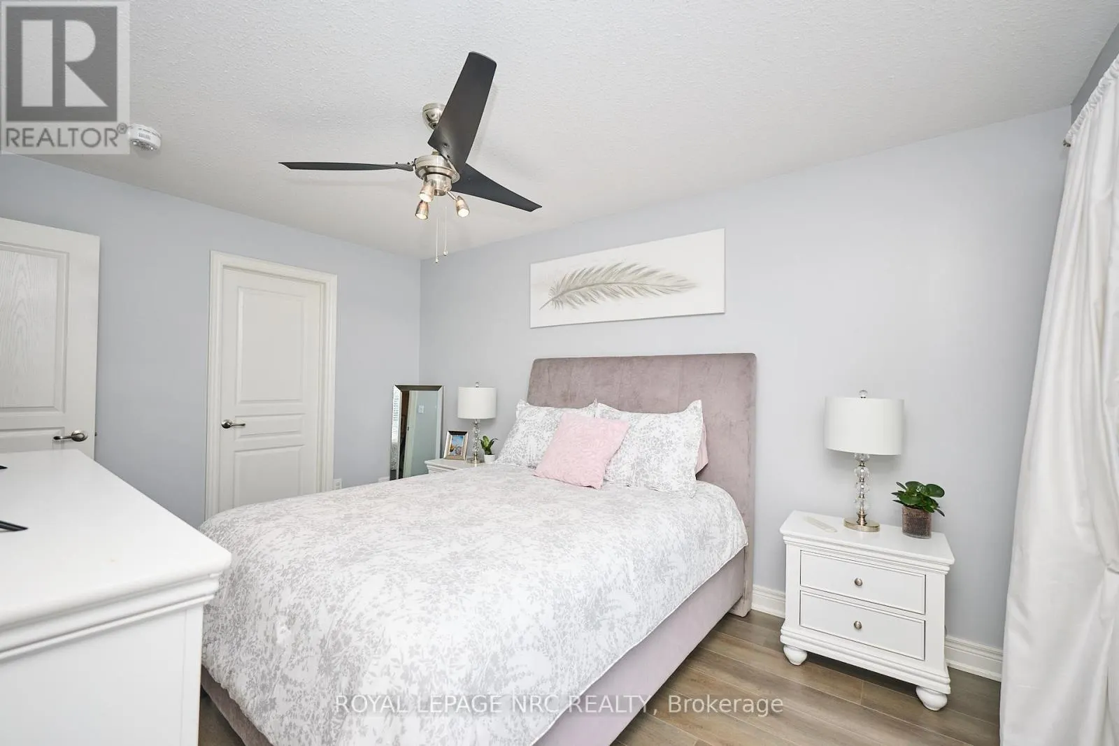 118 ROSELAWN CRESCENT