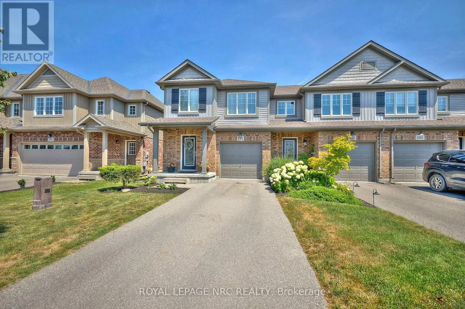118 ROSELAWN CRESCENT