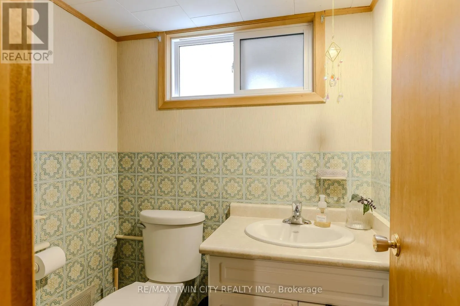 8 PEMBROKE AVENUE