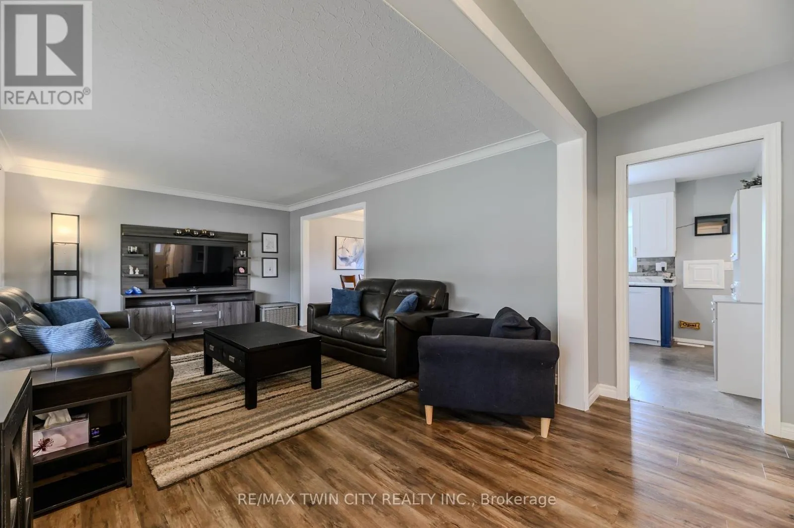 8 PEMBROKE AVENUE