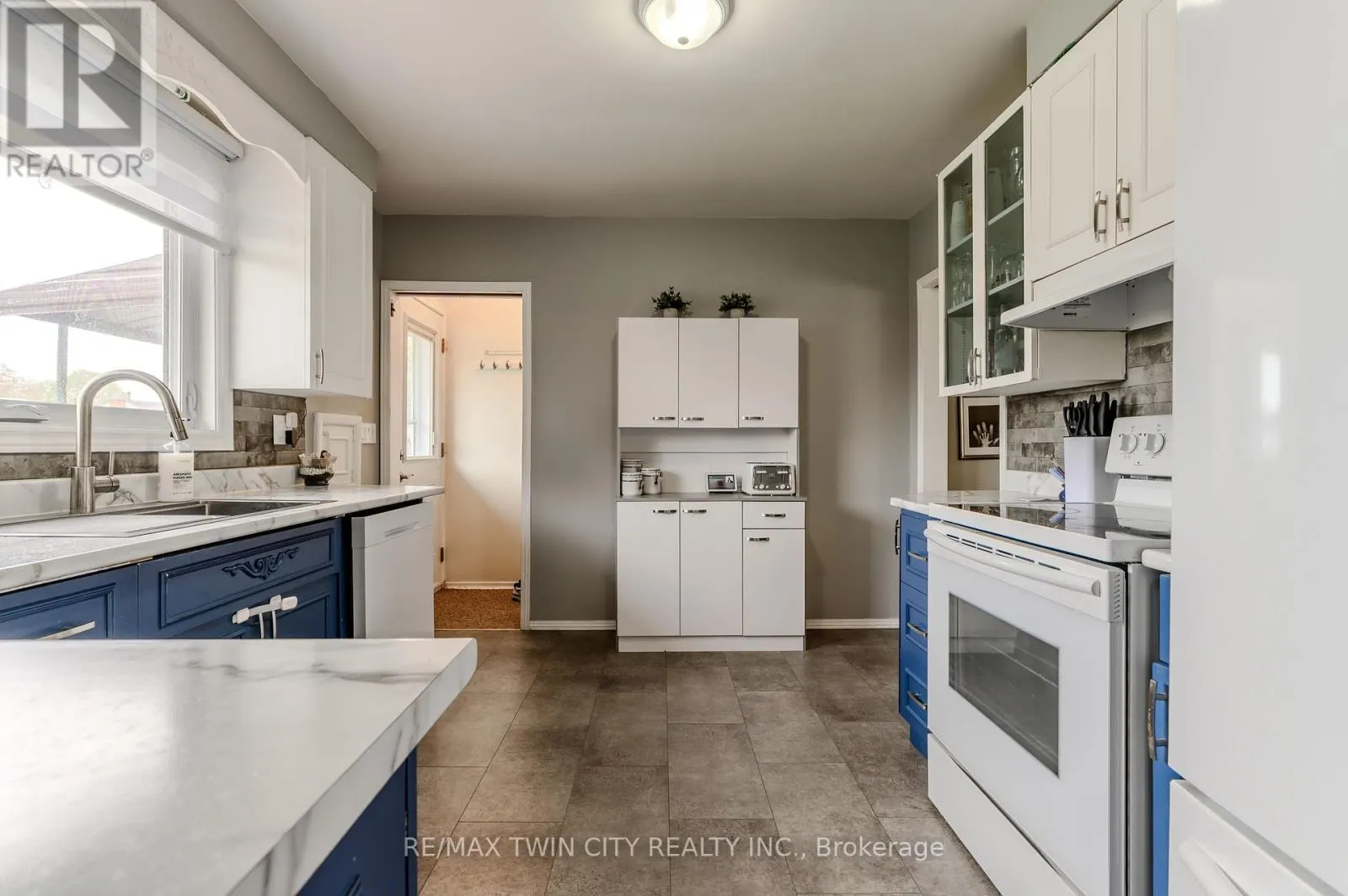 8 PEMBROKE AVENUE