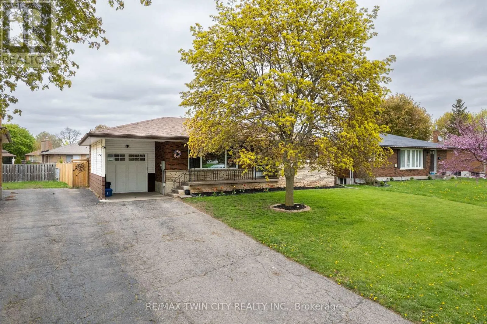 8 PEMBROKE AVENUE