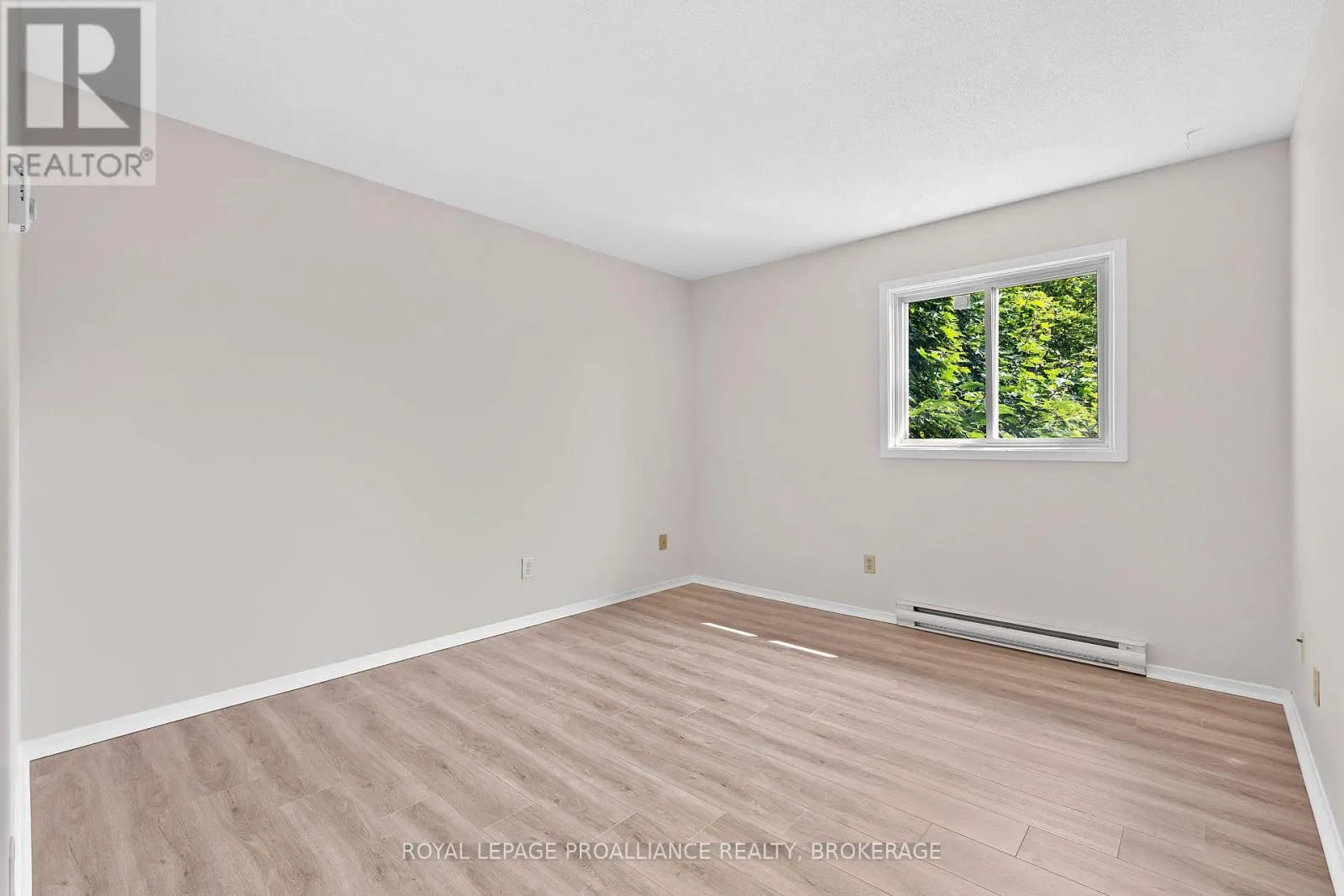 302 - 573 ARMSTRONG ROAD, #302