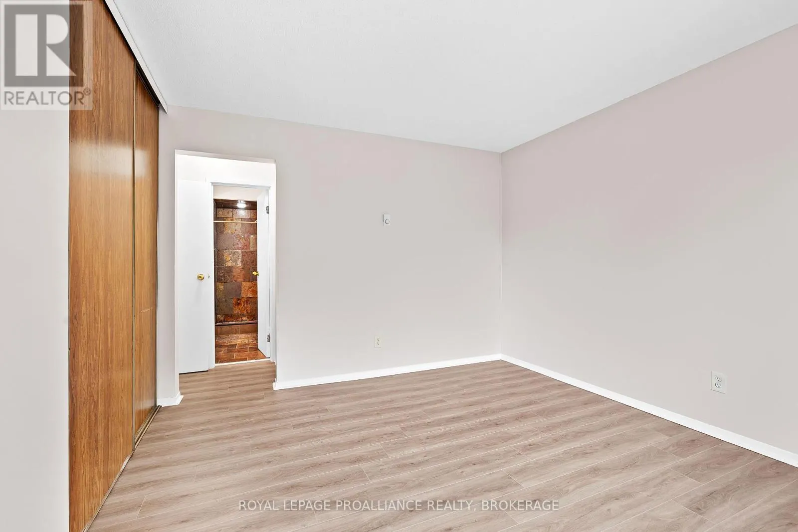 302 - 573 ARMSTRONG ROAD, #302