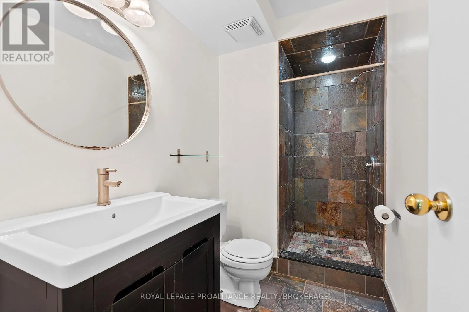 302 - 573 ARMSTRONG ROAD, #302