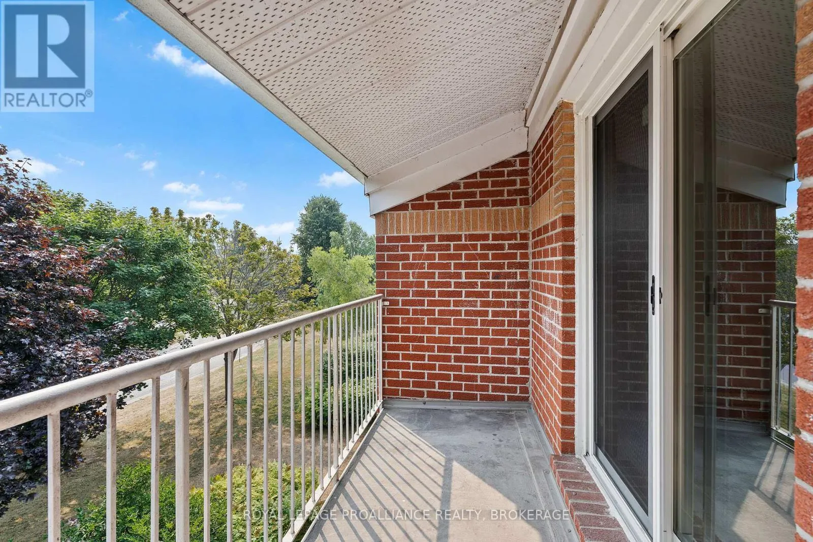 302 - 573 ARMSTRONG ROAD, #302