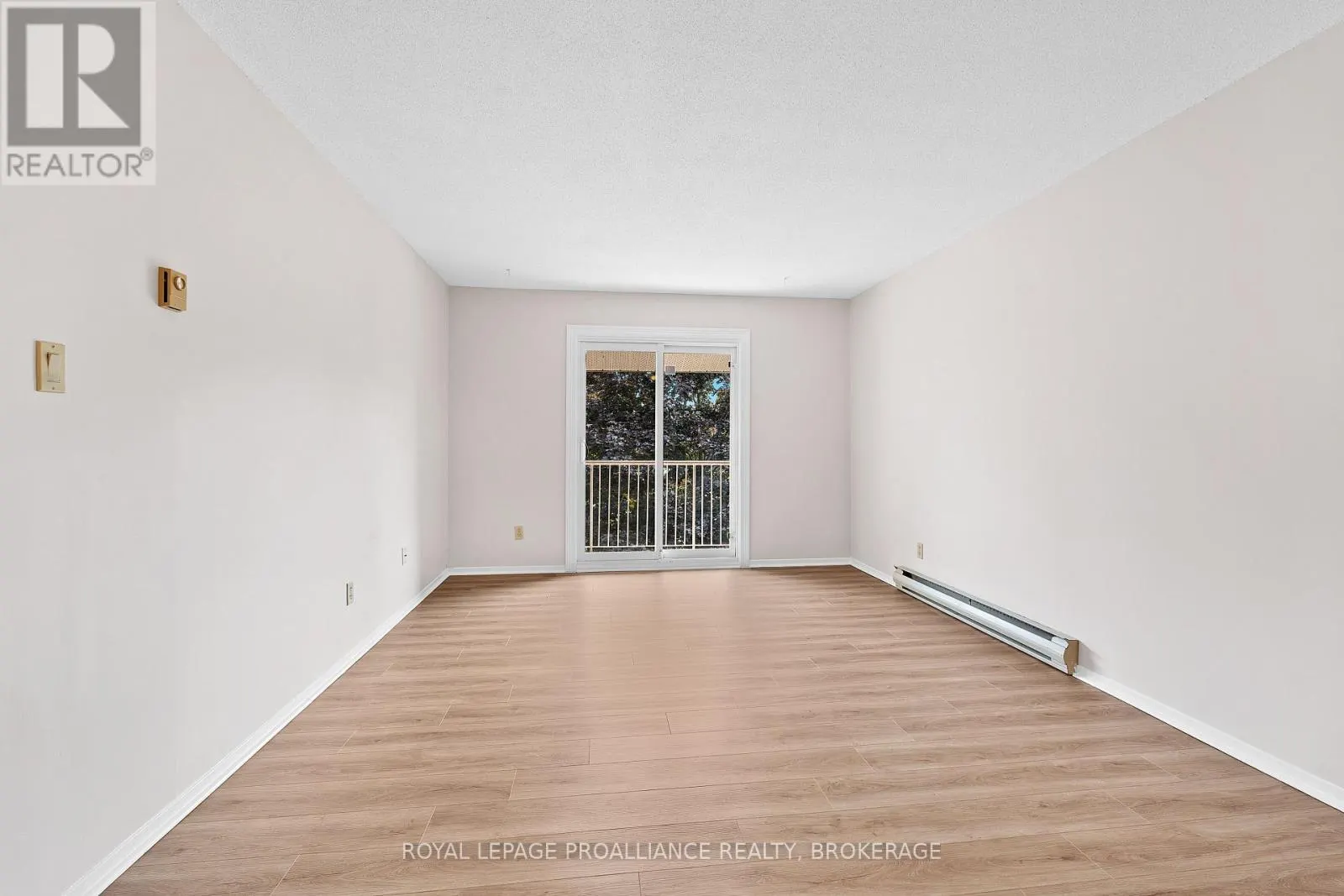 302 - 573 ARMSTRONG ROAD, #302