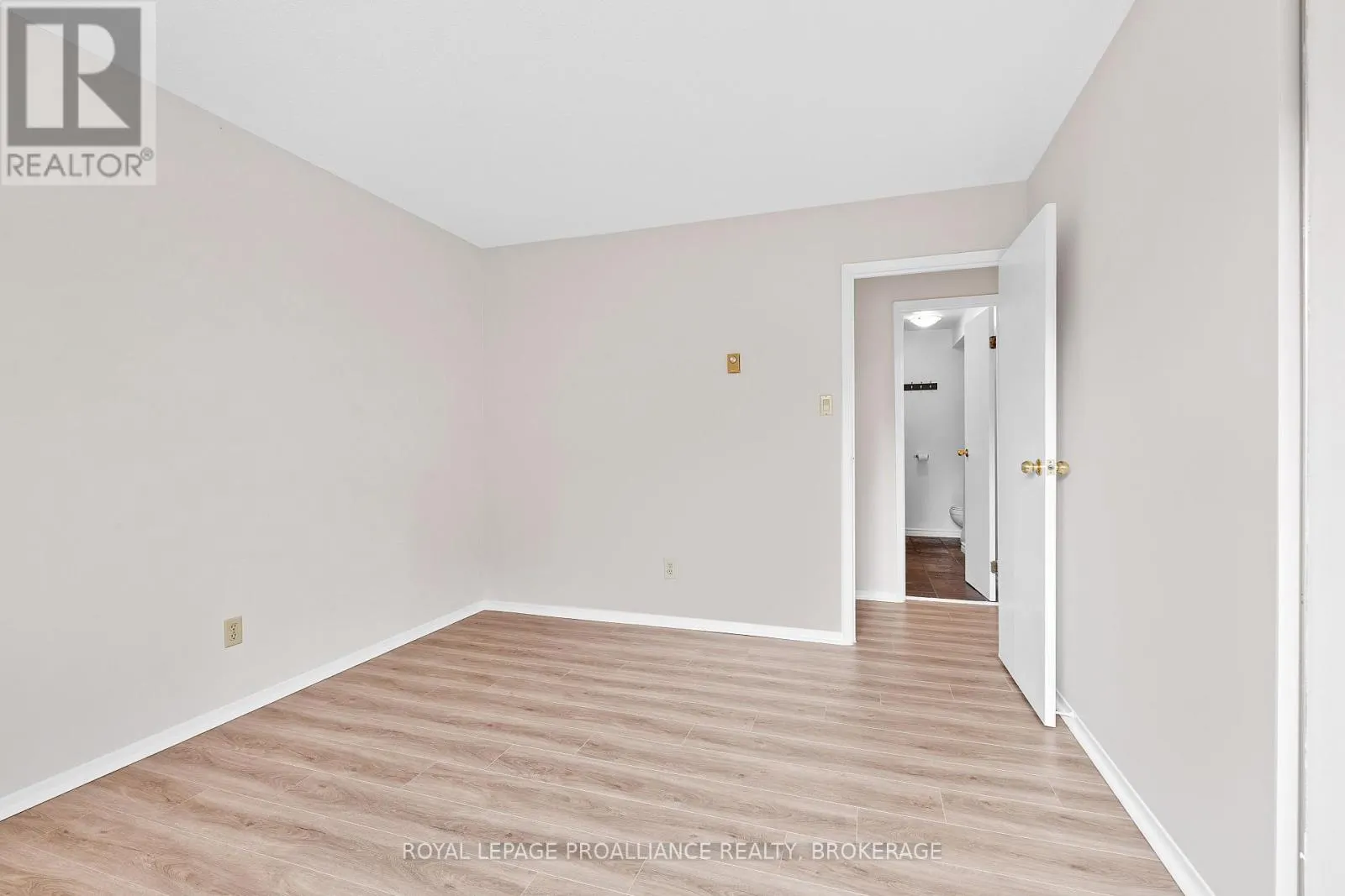 302 - 573 ARMSTRONG ROAD, #302