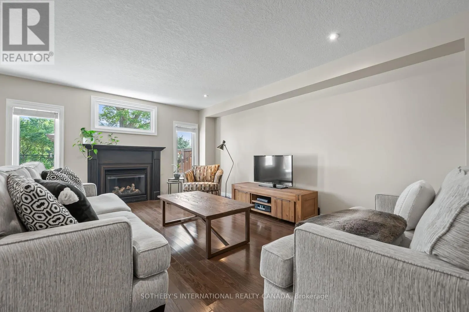 111 HARDCASTLE DRIVE