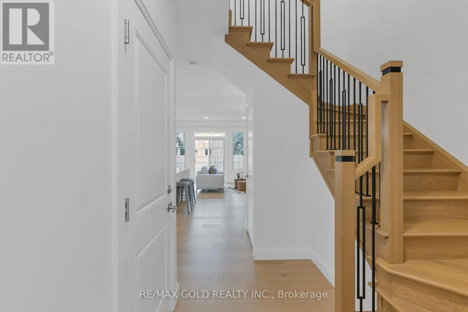 19 - 143 ELGIN STREET N