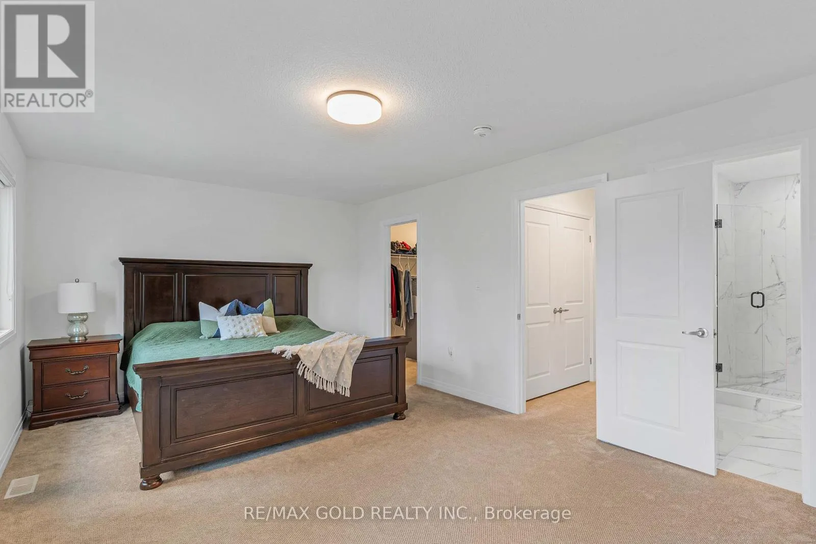 19 - 143 ELGIN STREET N