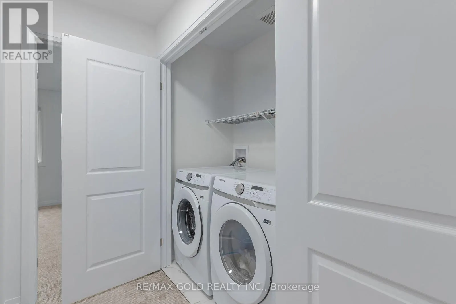 19 - 143 ELGIN STREET N