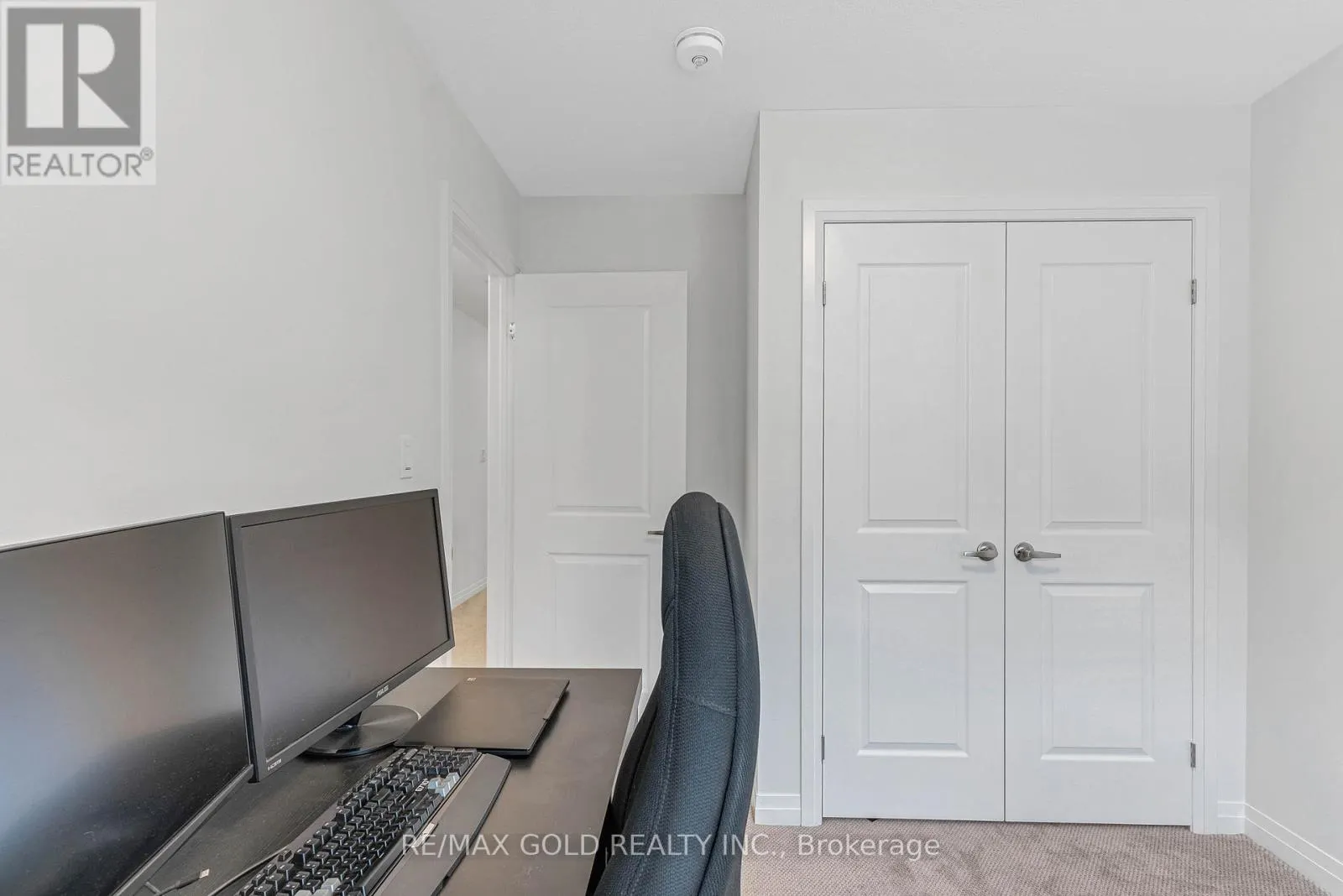 19 - 143 ELGIN STREET N
