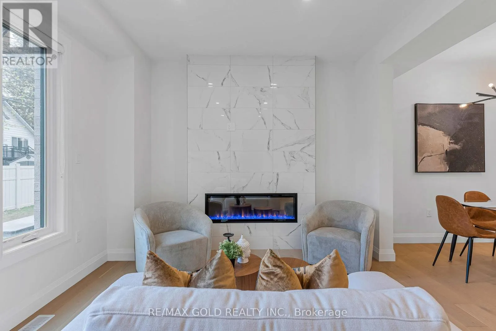 19 - 143 ELGIN STREET N