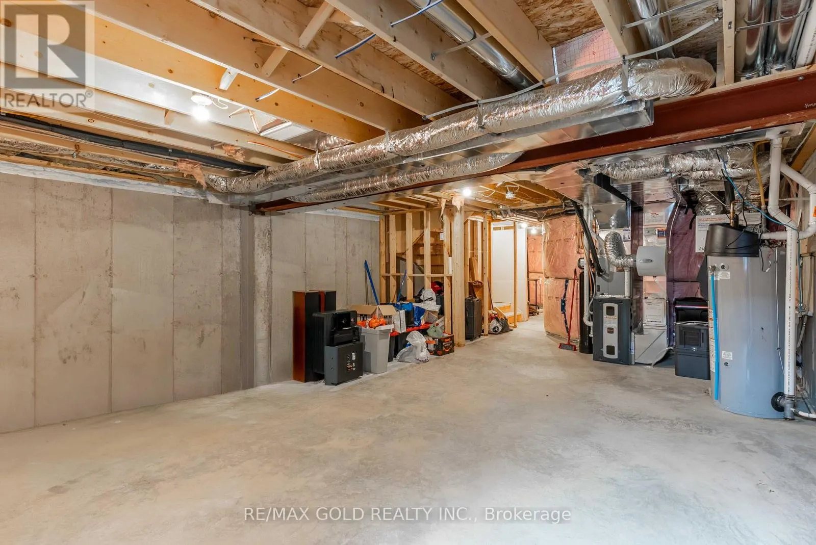 19 - 143 ELGIN STREET N