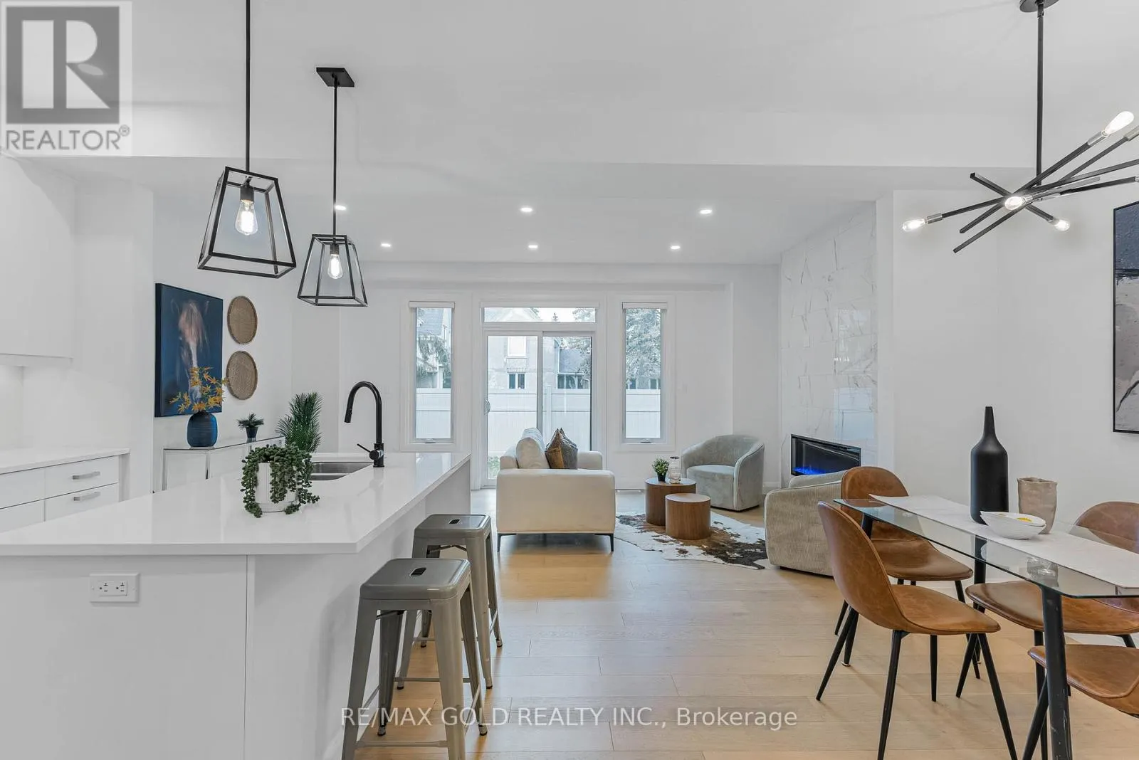 19 - 143 ELGIN STREET N