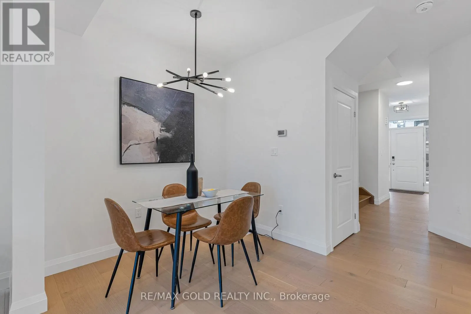19 - 143 ELGIN STREET N