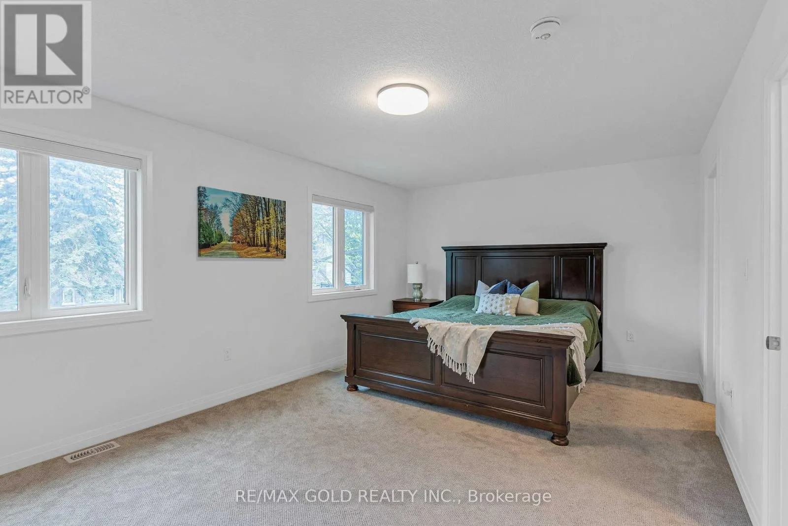 19 - 143 ELGIN STREET N