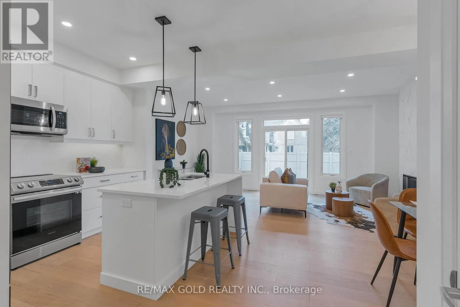 19 - 143 ELGIN STREET N