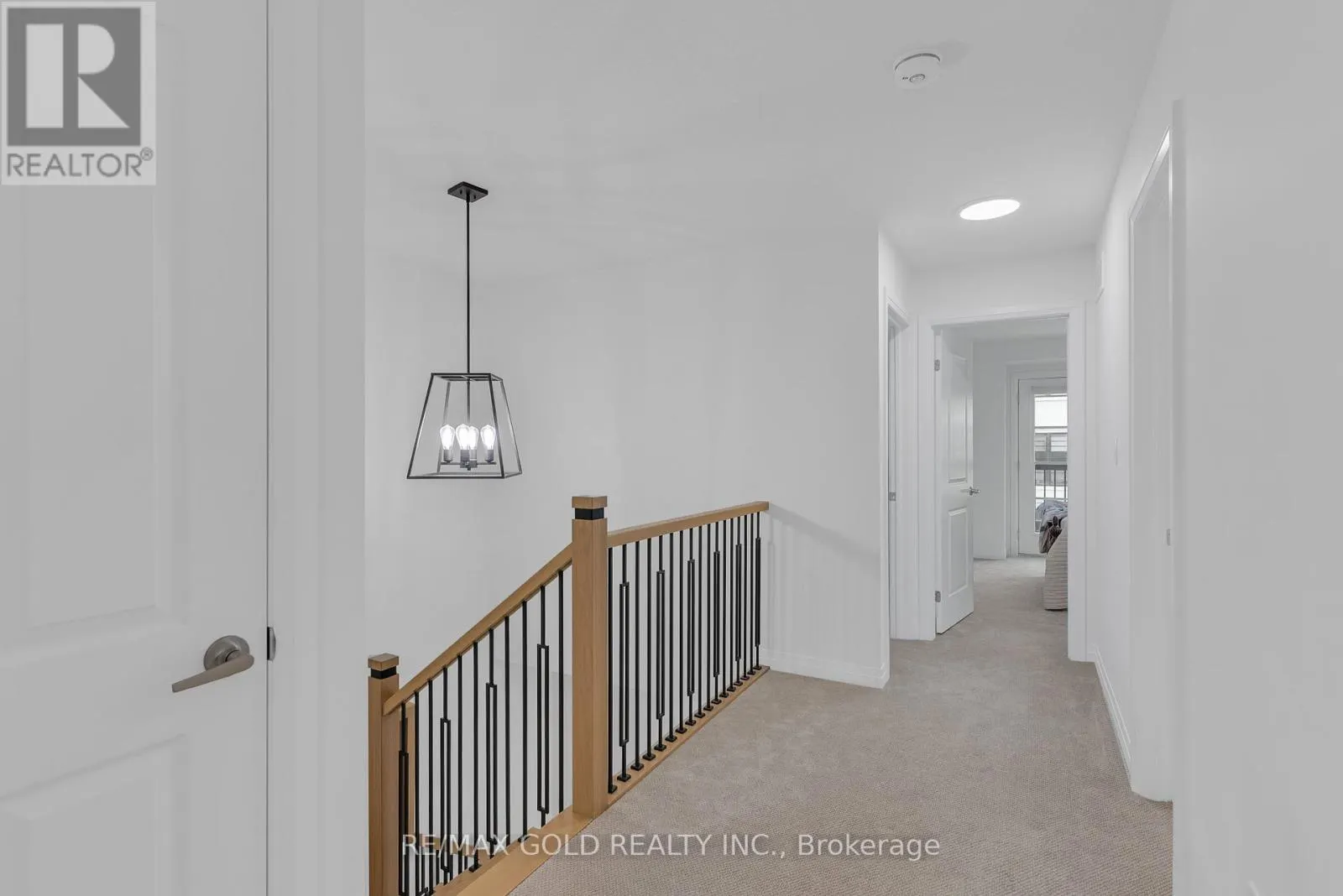 19 - 143 ELGIN STREET N