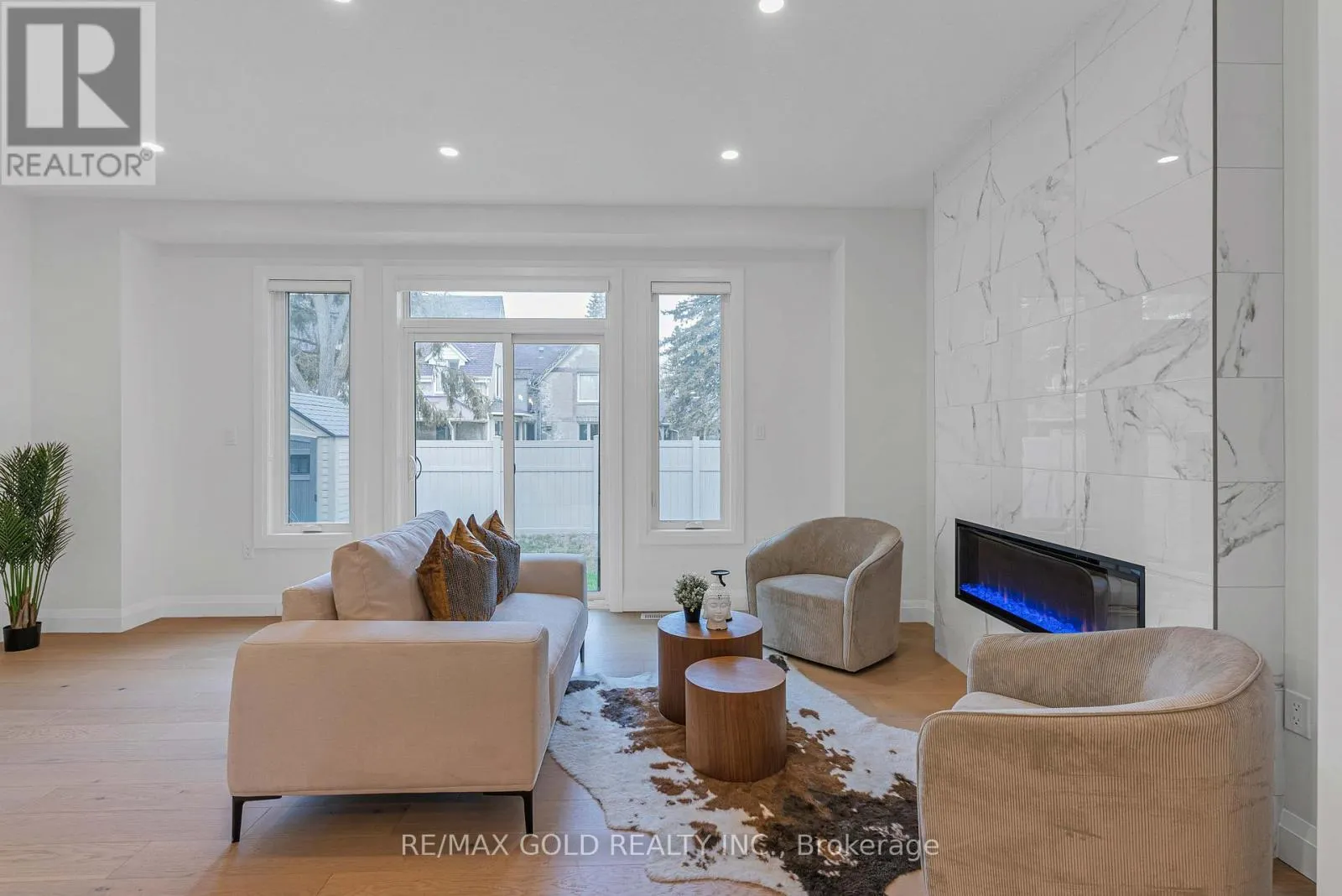 19 - 143 ELGIN STREET N