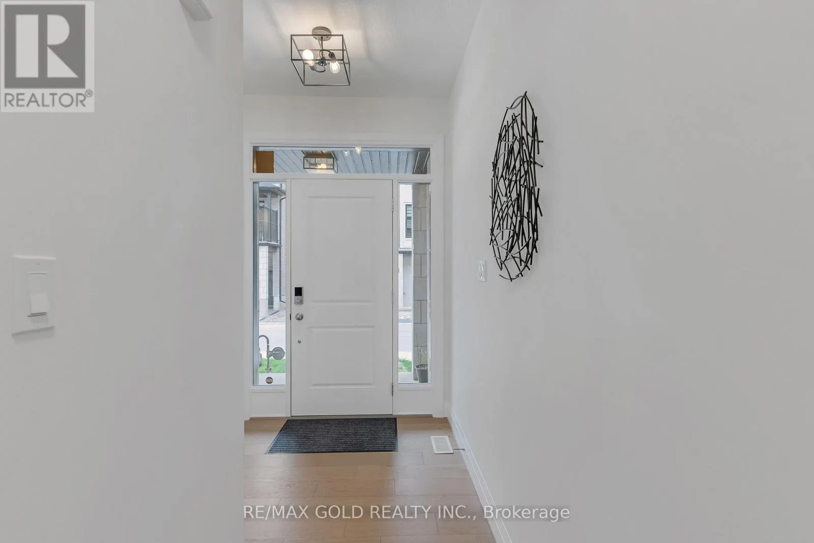 19 - 143 ELGIN STREET N