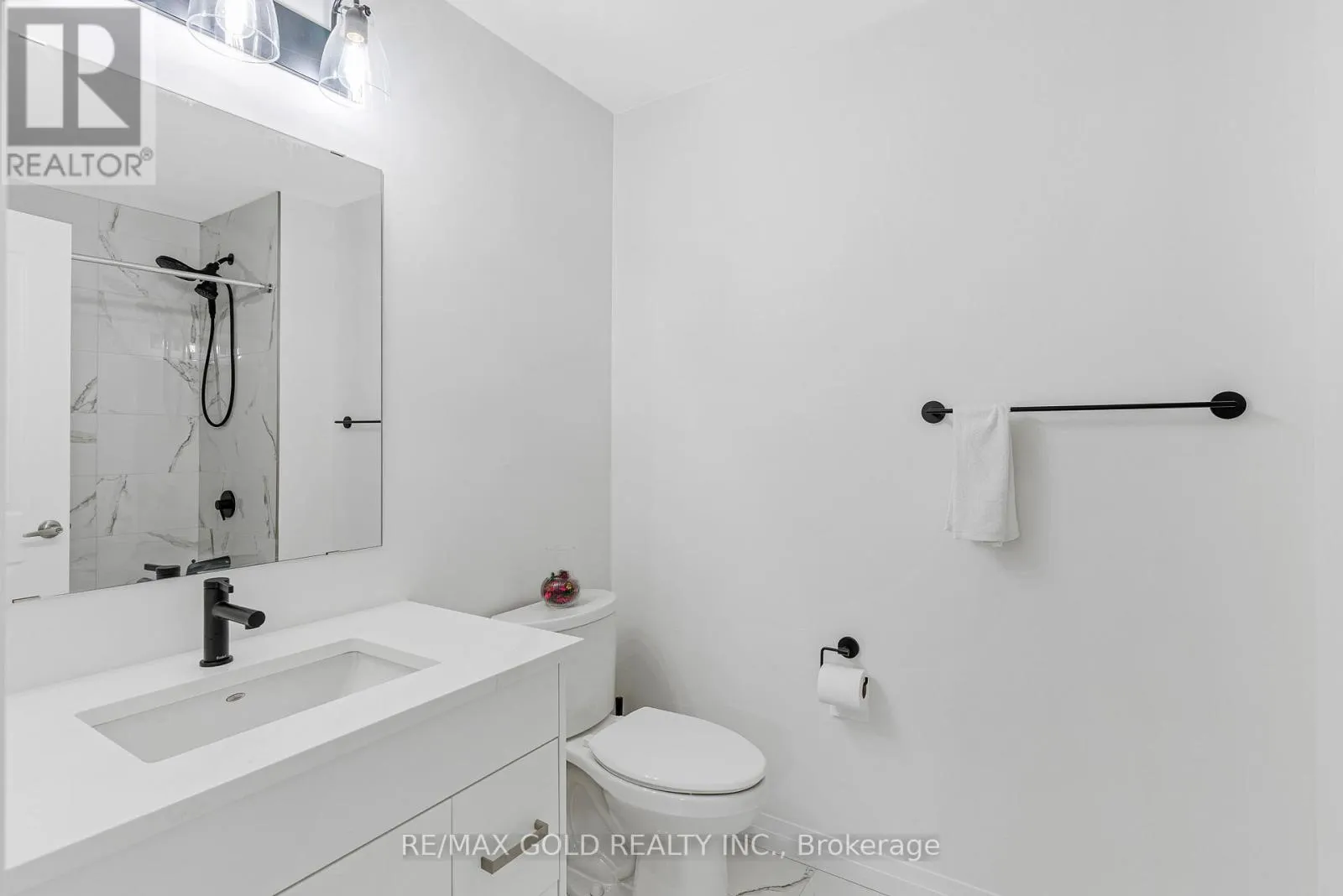 19 - 143 ELGIN STREET N