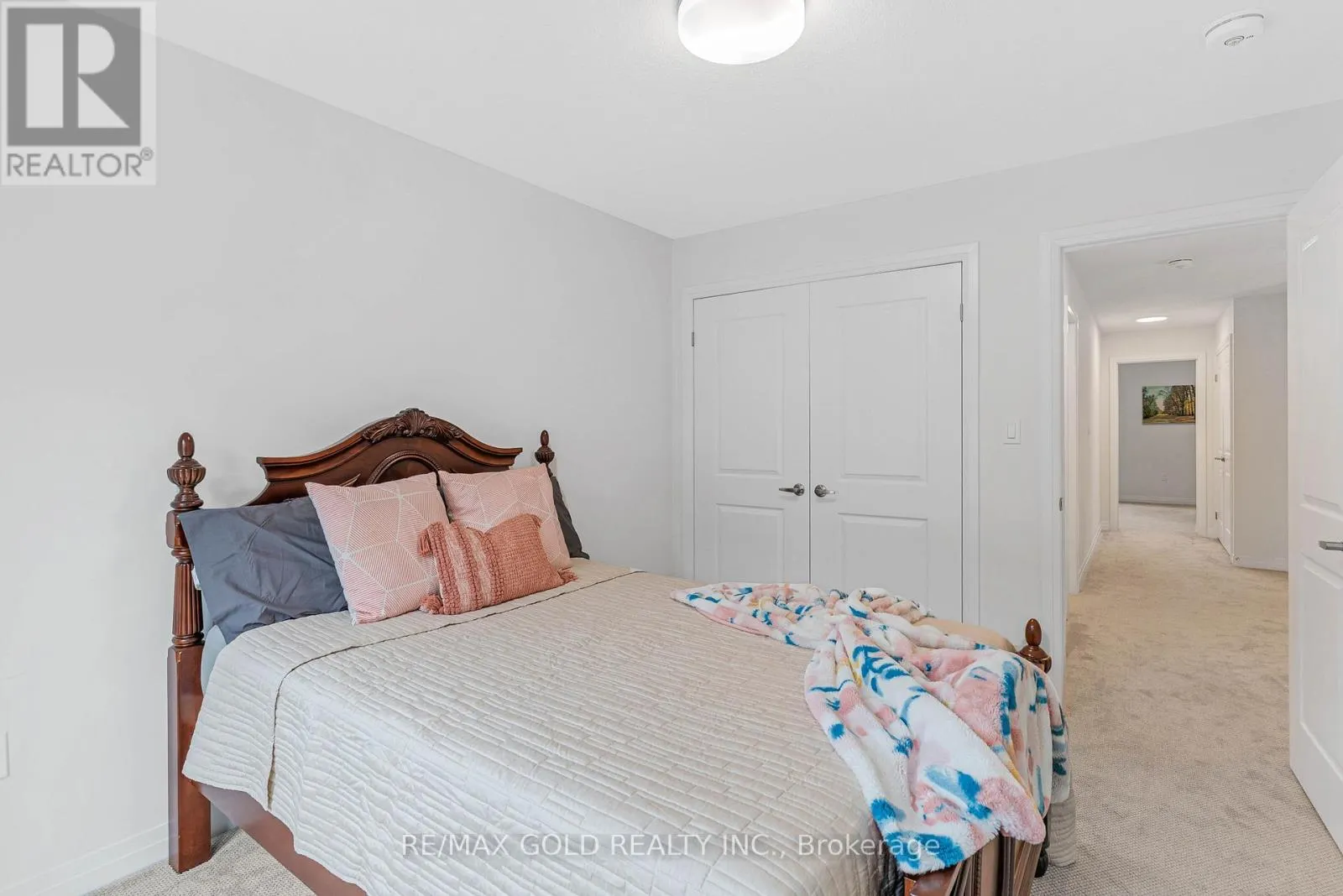 19 - 143 ELGIN STREET N