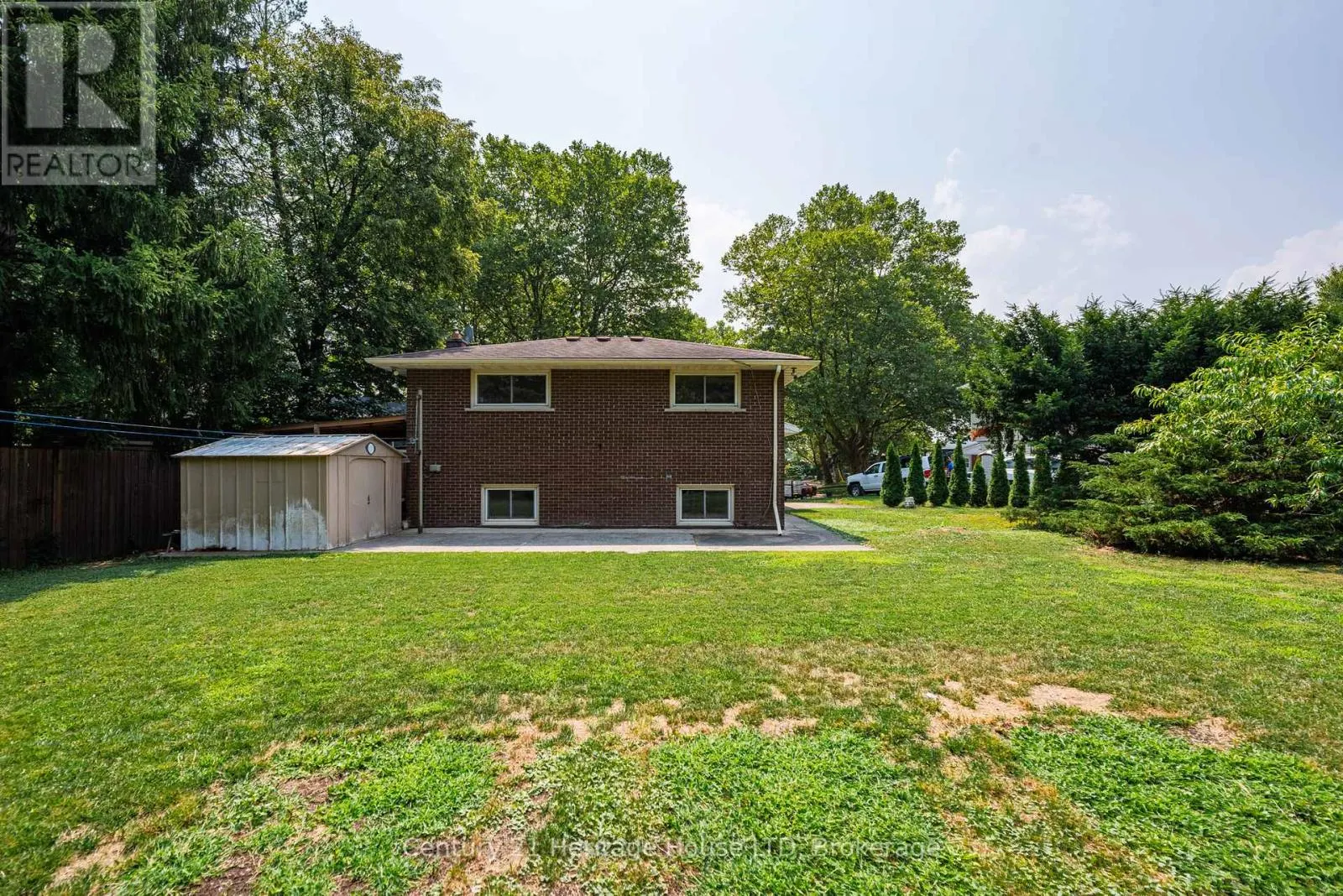 6861 FAIRLAWN CRESCENT