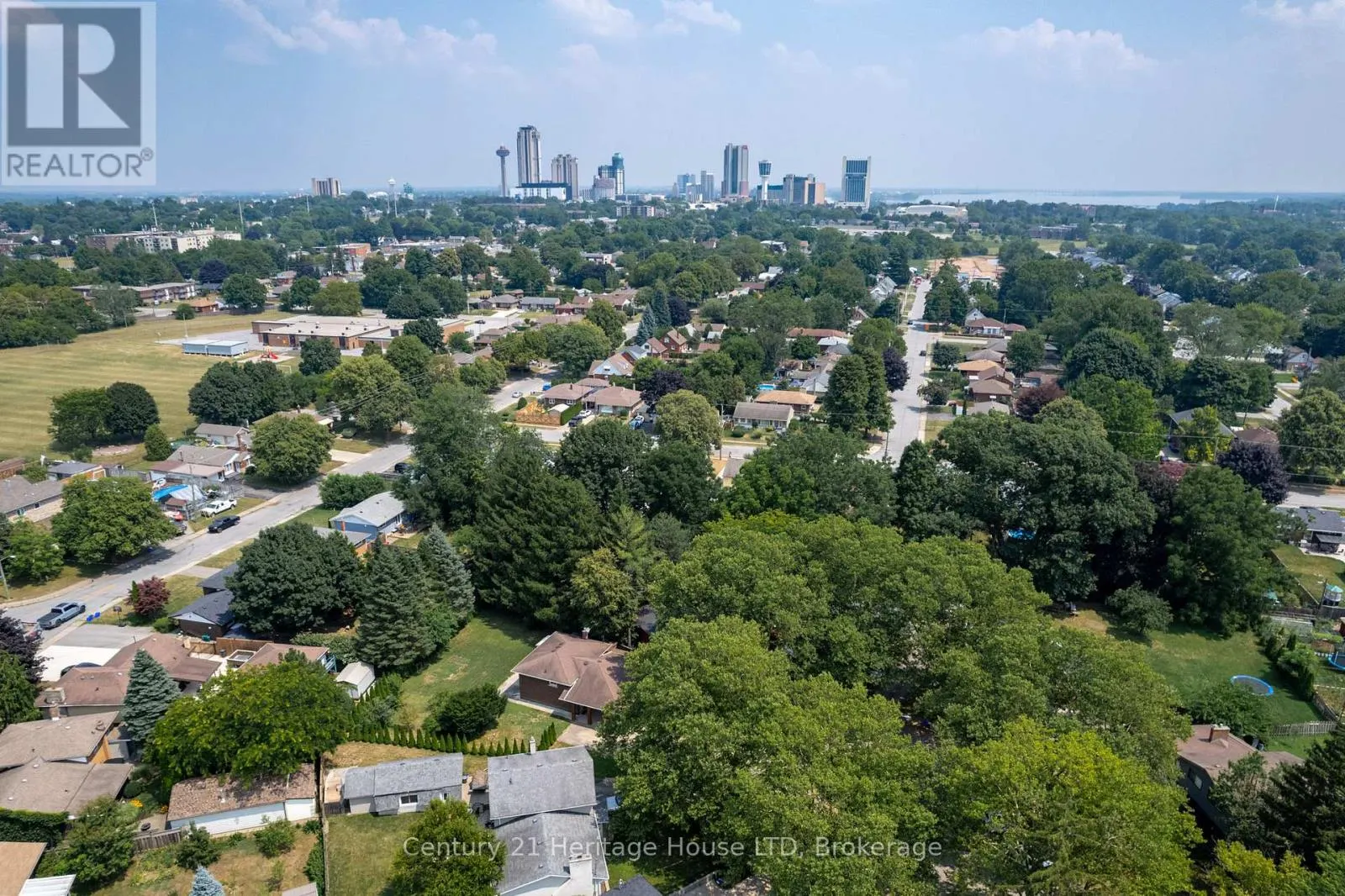 6861 FAIRLAWN CRESCENT