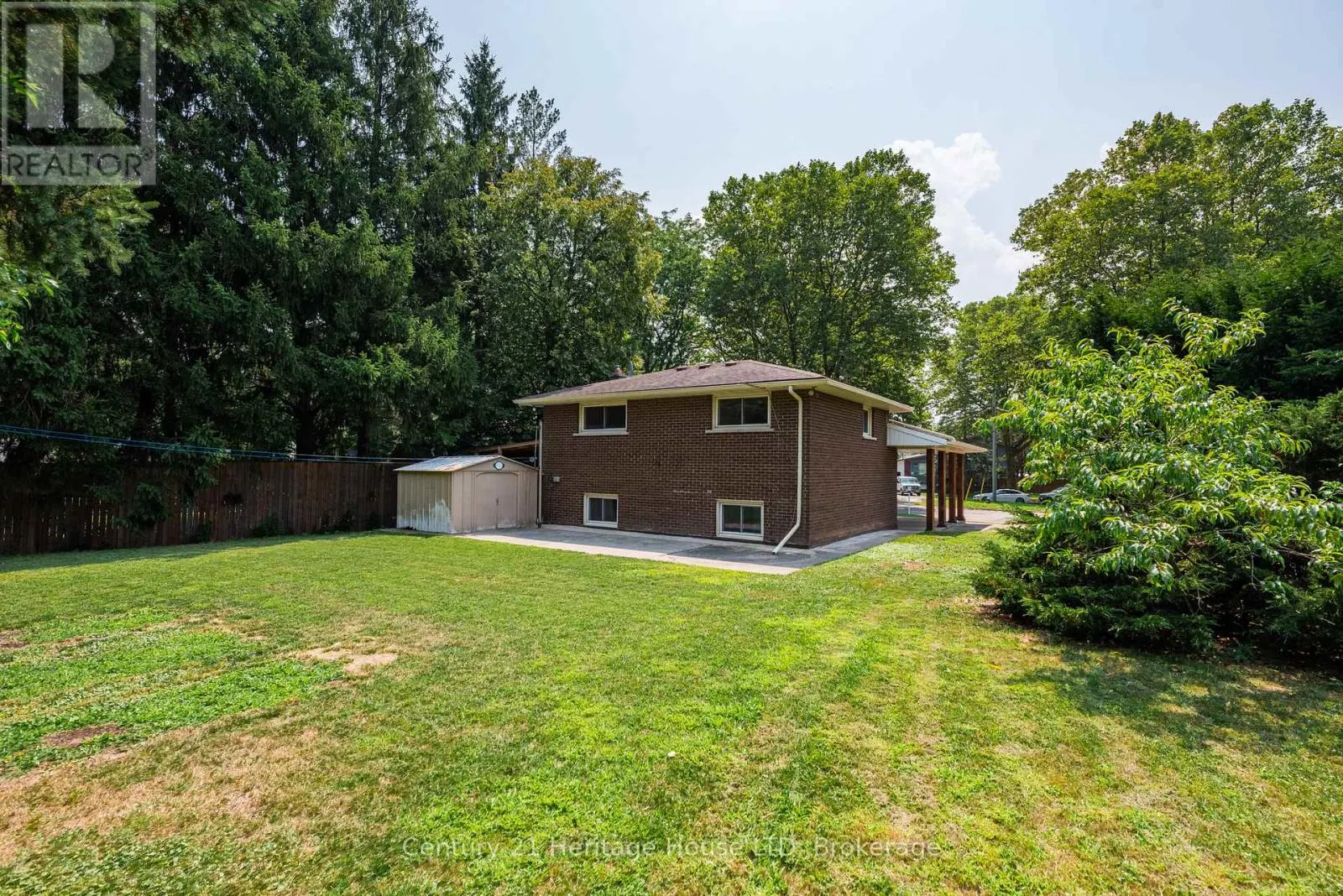 6861 FAIRLAWN CRESCENT
